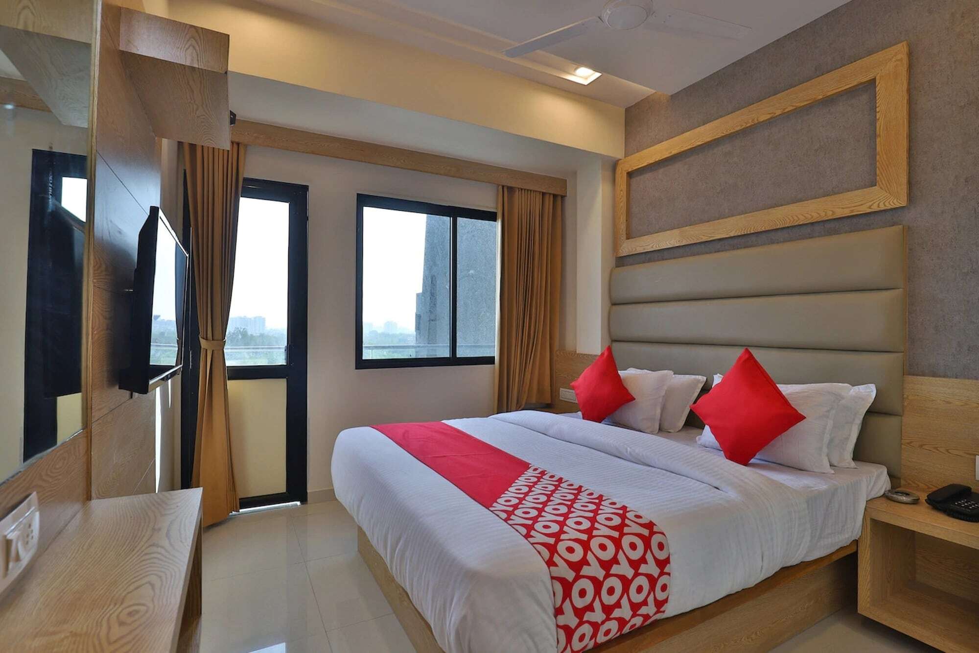 Hotel Royal King By Sky Stays Ahmedabad Bagian luar foto