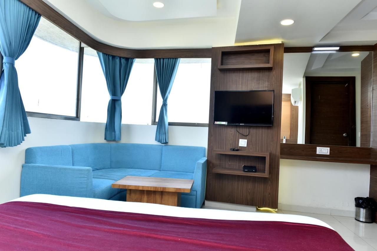 Hotel Royal King By Sky Stays Ahmedabad Bagian luar foto