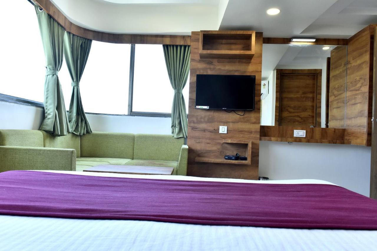 Hotel Royal King By Sky Stays Ahmedabad Bagian luar foto